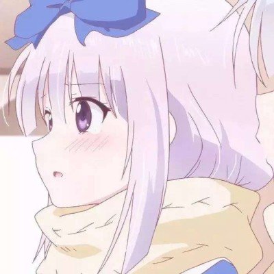 女子开车忘拉手刹把自己撞了